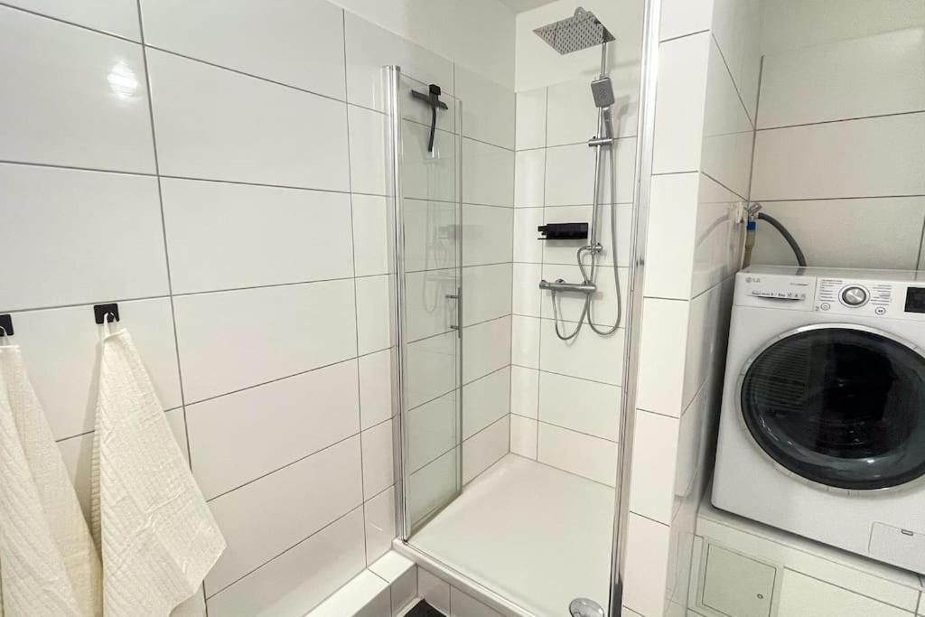 Modern L Netflix L Fast Wifi L Xbox Apartment